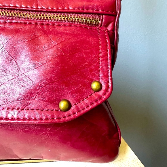 BUENO CROSSBODY MAROON BAG. - Picture 4 of 14